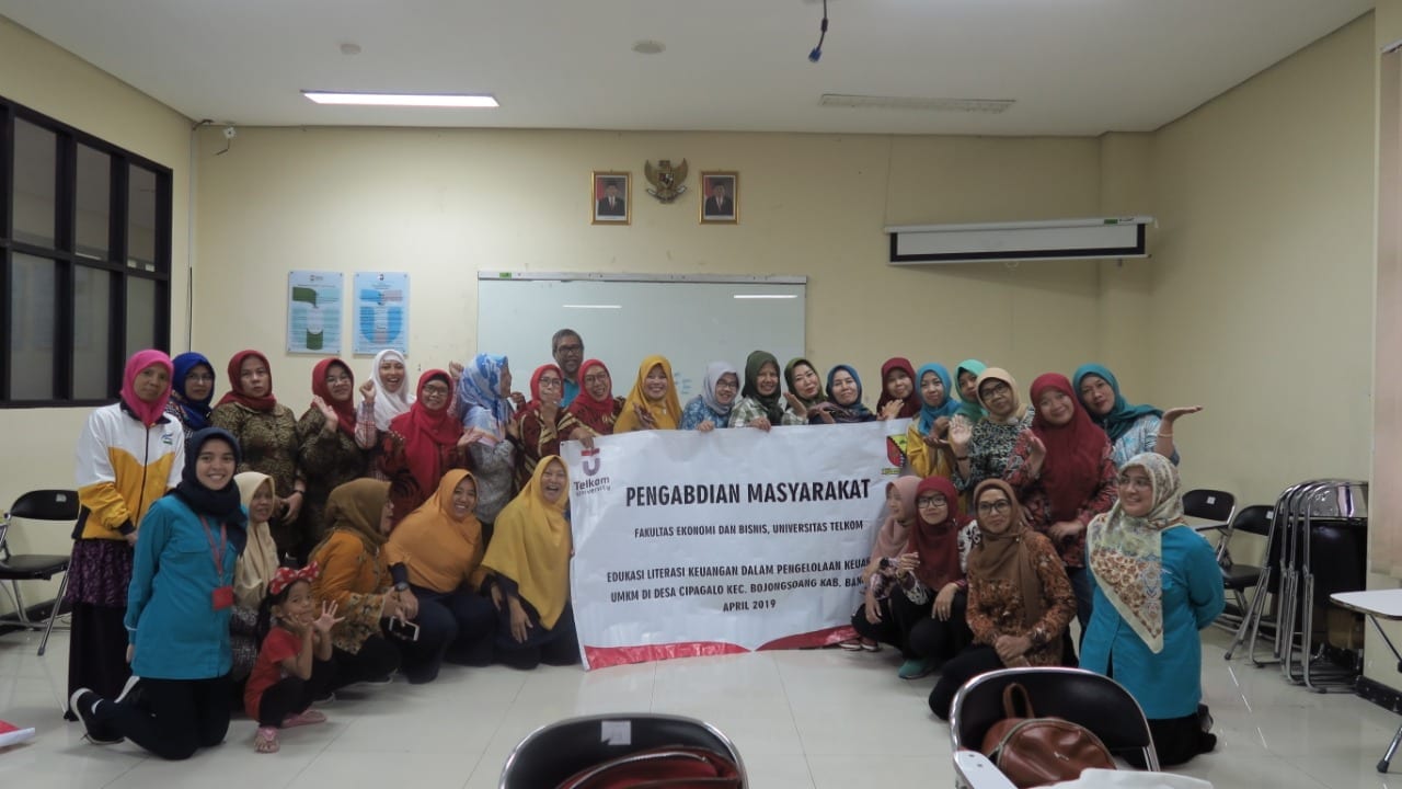 Edukasi Literasi Keuangan dalam Pengelolaan Keuangan Usaha Mikro Kecil dan Menengah UMKM di Desa Cipagalo Kec. Bojongsoang Kab. Bandung