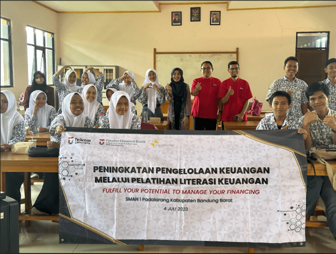 Peningkatan Pengelolaan Keuangan Melalui Pelatihan Literasi Keuangan di SMAN 1 Padalarang Kabupaten Bandung Barat