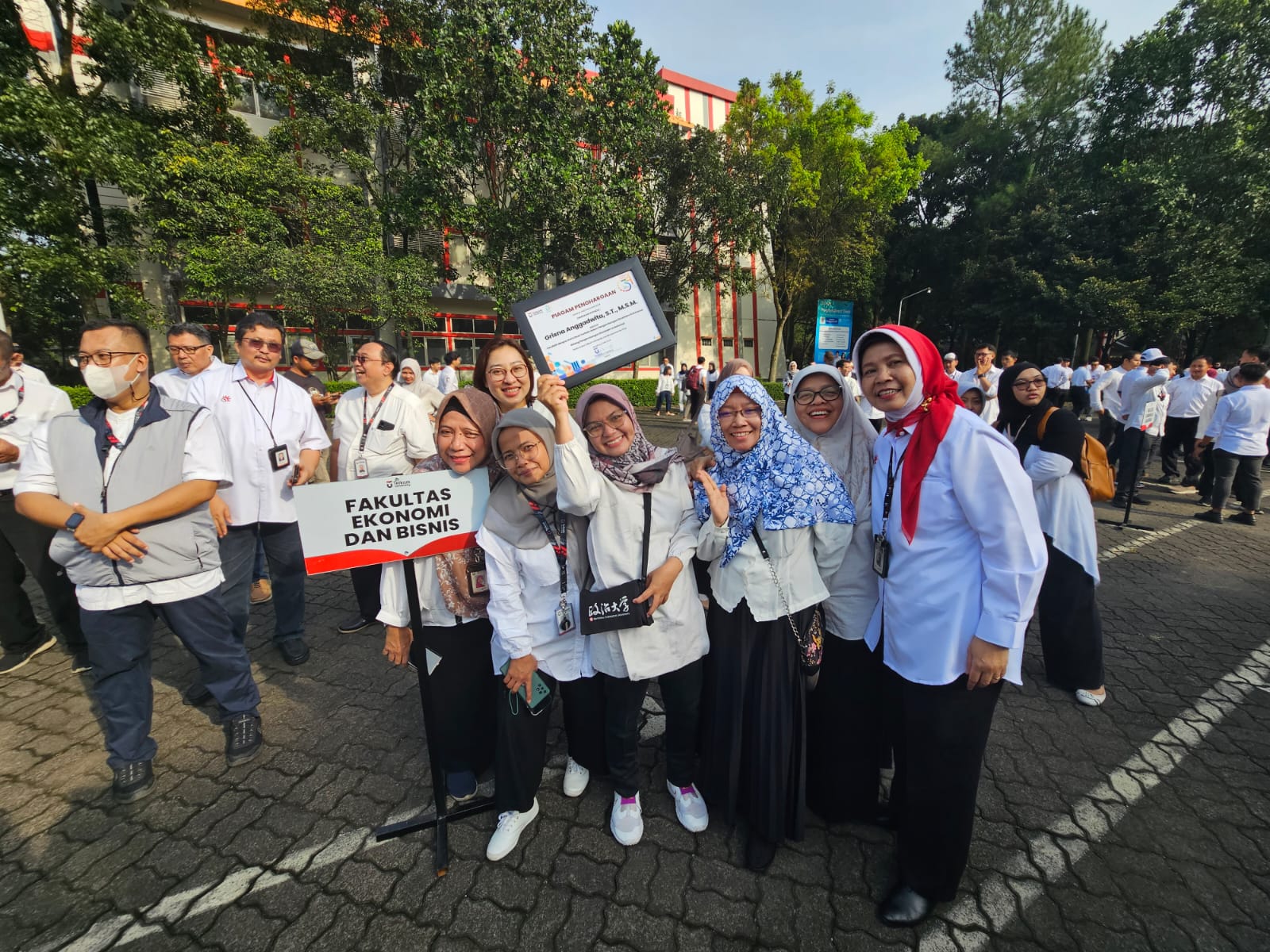 Grisna Anggadwita, Pendidik Kontribusi Terbaik