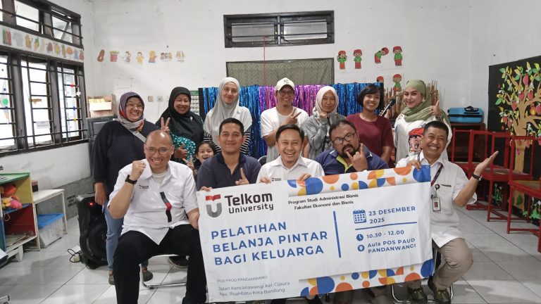 Foto bersama Kegiatan Belanja Pintar Bagi Keluarga