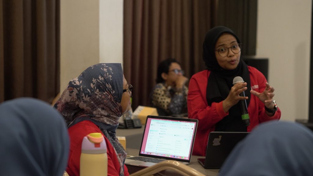 Pengajaran terkait Strategi Pengelolaan Keuangan Rumah Tangga & Pengendalian Perilaku Konsumtif