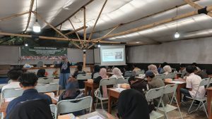 Pengabdian Masyarakat Mengenai Transformasi Komunikasi Digital Bagi Karang Taruna Desa Kertawangi