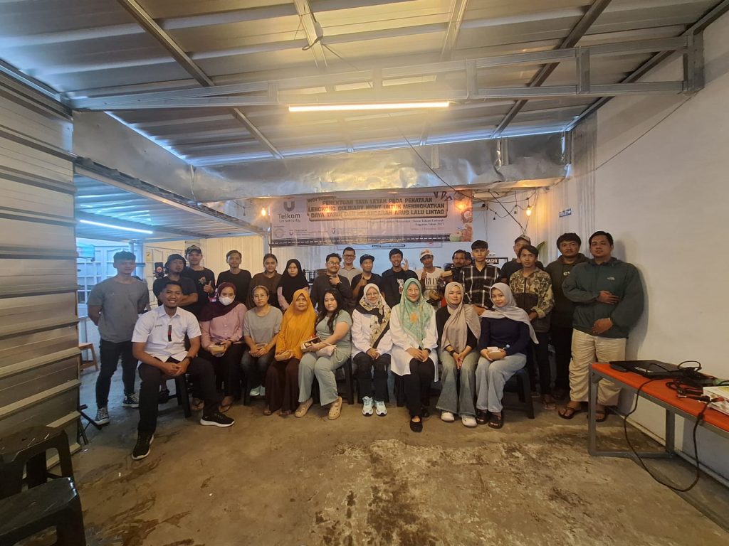 Foto bersama dalam Menata Ulang Wajah Lengkong Culinary Night