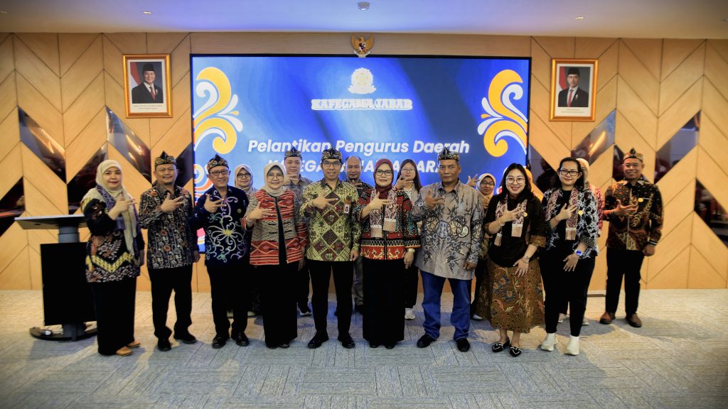 Foto bersama dengan Rektor dan Pengurus Pusat KAFEGAMA