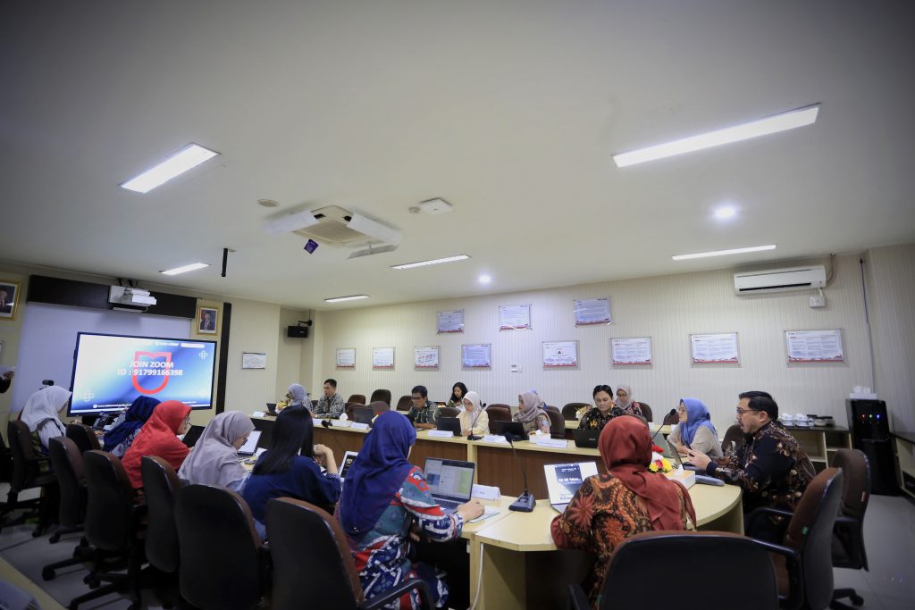 Berlangsungnya Audit di ruang Manterawu Lt.2