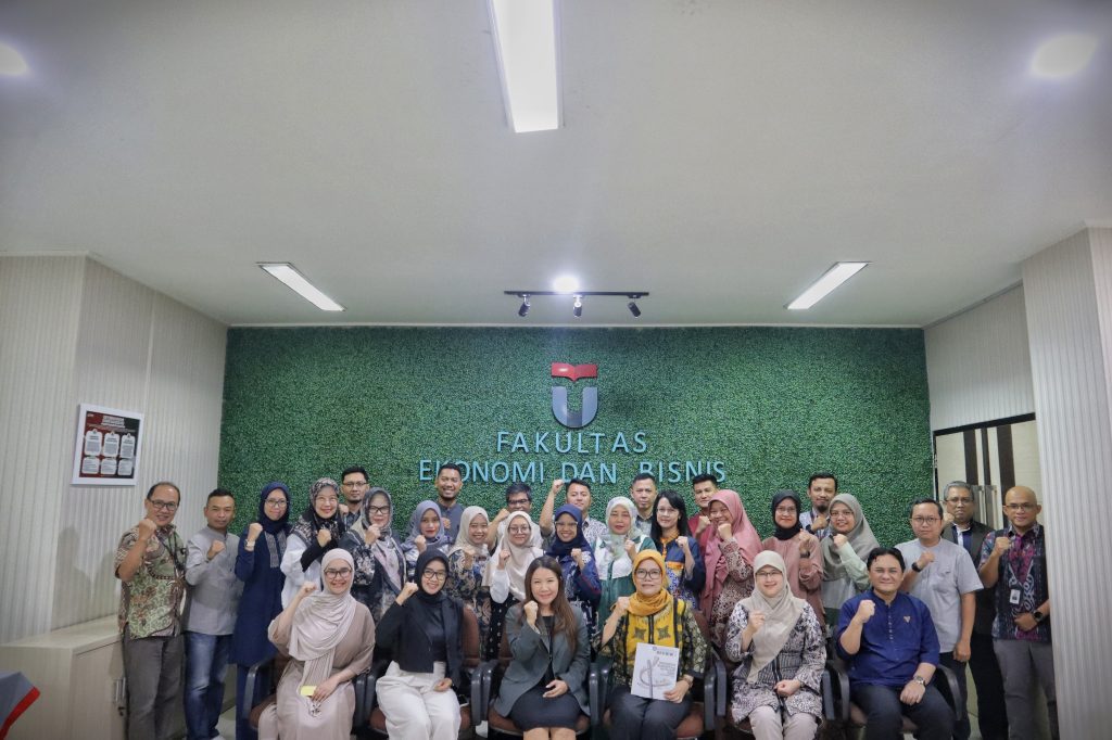 Foto bersama dengan Markplus Institute